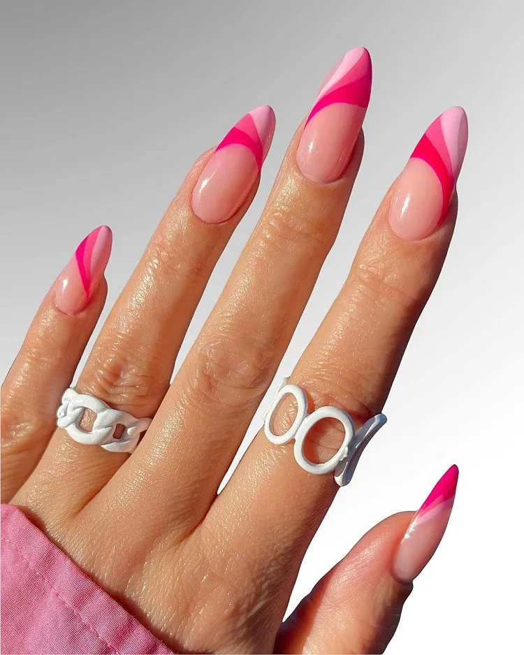 nail art été 2023 tendance manucure dépareillée swirl nails barbiecore nails barbie