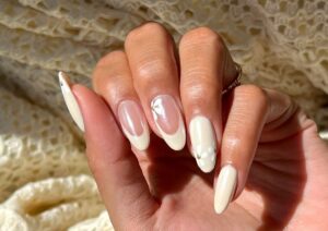ongles blanc laiteux french
