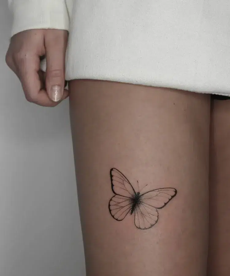 petit tatouage discret sur la cuisse tatouage femme papillon