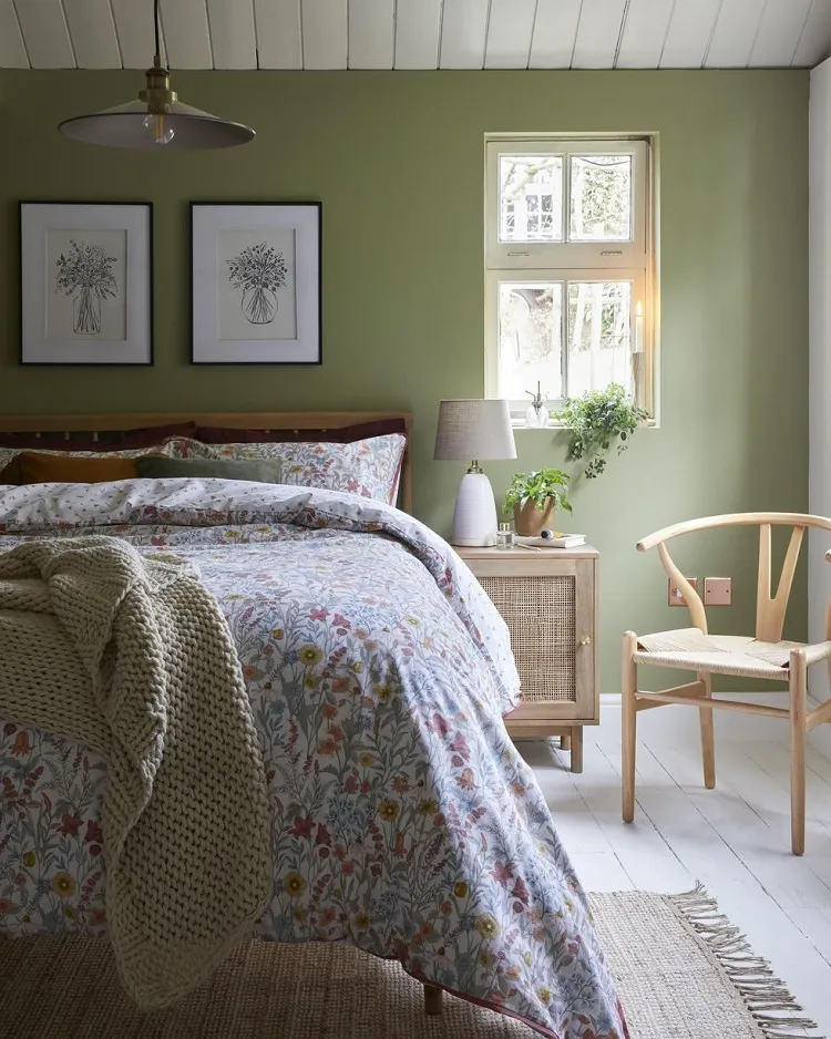 quelles couleurs associer dans une chambre à coucher verte sauge tendance déco intérieur 2023 relooking chambre