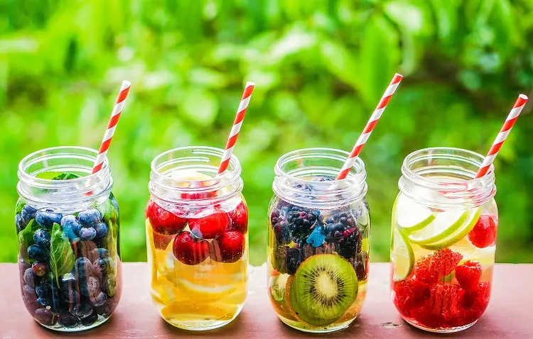 quelles sont les top boissons hydratantes eau infusée fruits saison été