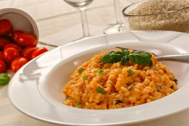 risotto tomates huile olive riz arborio petit verre vin blanc facultative bouillon légumes