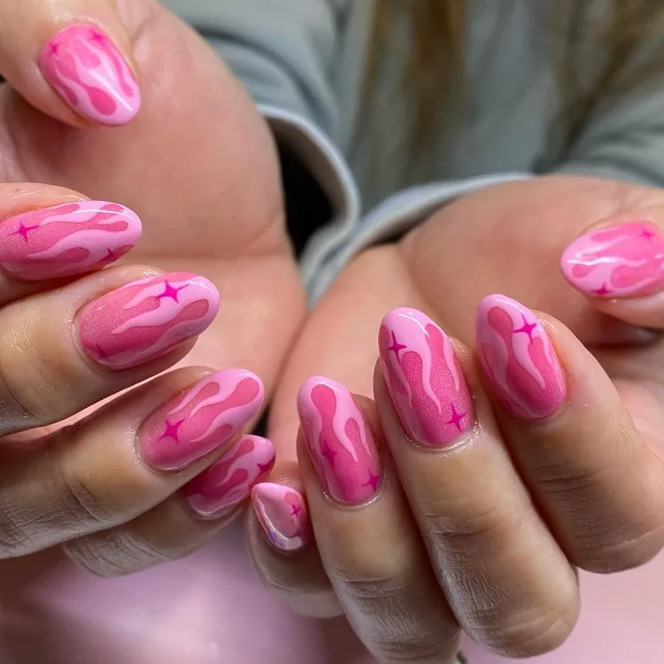 swirl nails barbiecore manucure rose barbie margot robbie
