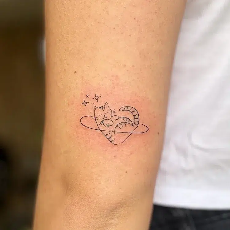 tatouage minimaliste pour femme tatouage chat