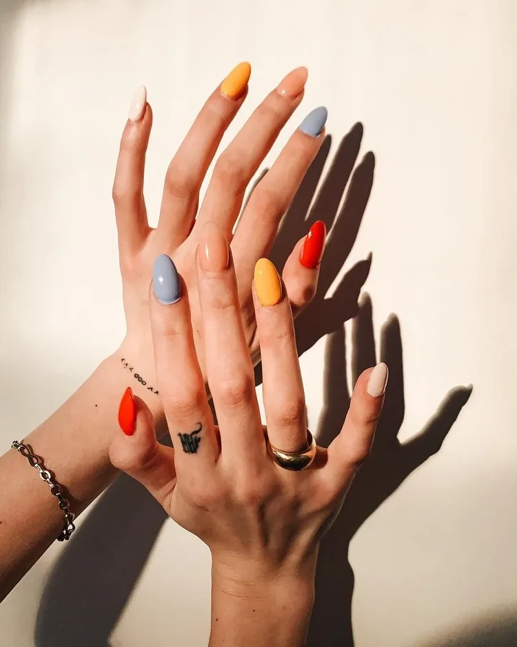 tendance dopamine nails déco ongles manucure multicolore femme été 2023 vacances