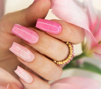 pink,elongated,nail,extension,with,fine,glitter.