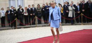 tenue femme 60 ans élégante brigitte macron