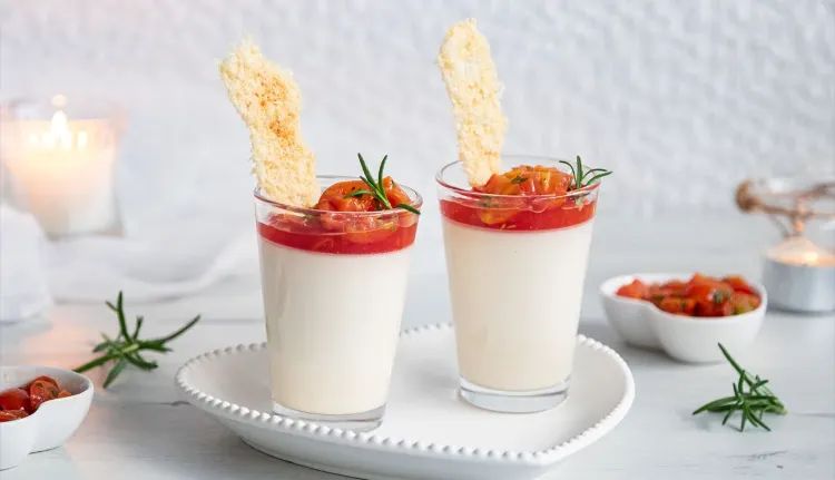 verrine salée à préparer la veille à base de tomates panna cotta salé