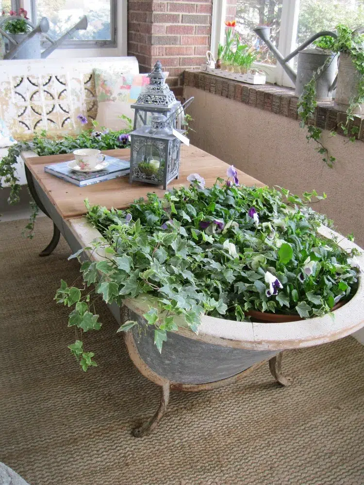 vieille baignoire transformée en jardinière diy récup originale créative table jardin plantes