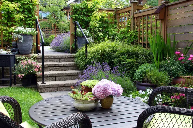 créer des mixed borders originales comment faire un jardin anglais plantes couleurs meubles decoration échelles