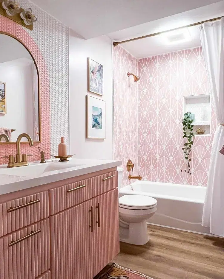 salle de bain rose barbie 2023