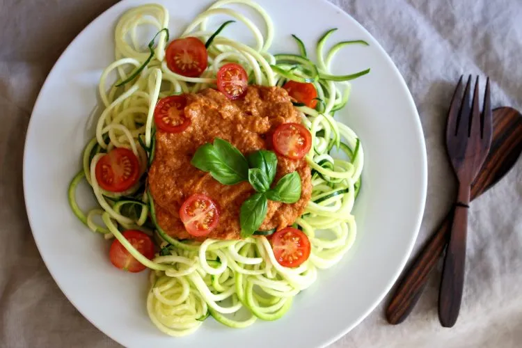 spaghetti de courgettes crues rapide fraiche famille été tomates à la minute recette conseils et astuces pour la préparation