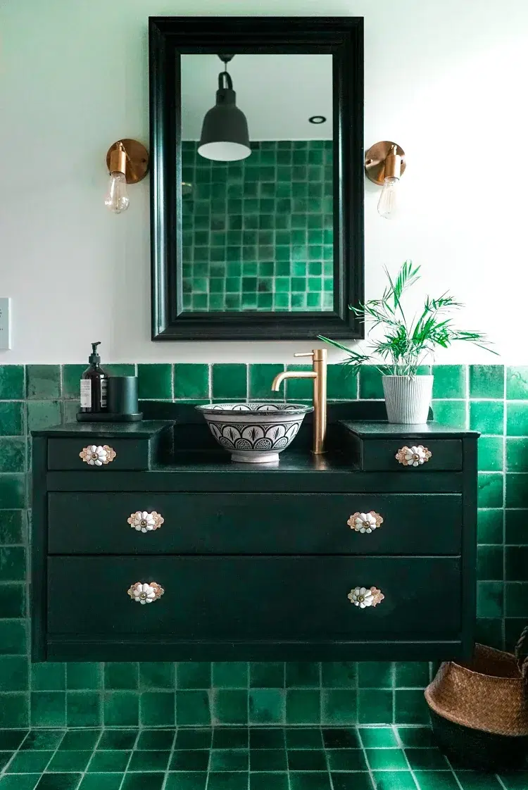 carrelage vert emeraude salle de bain