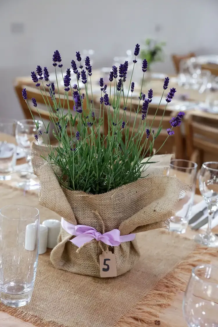 centre de table champêtre facile à réaliser avec des fleurs sechées