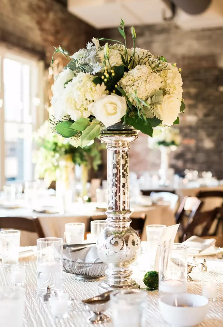 centre de table mariage avec hortensia et roses centre de table haut