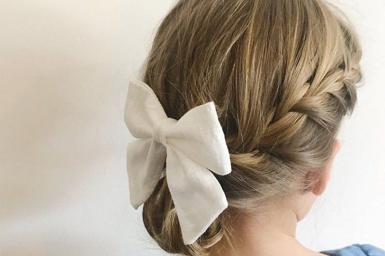 coiffure avec noed pour fillette rentrée 2023 4 septembre idées originales