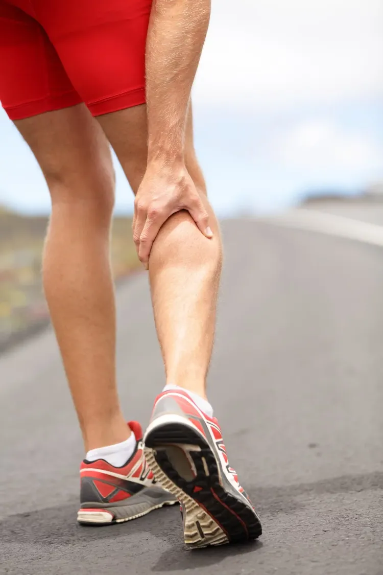 comment éviter les crampes jambes mollets pieds cuisses quelle prévention
