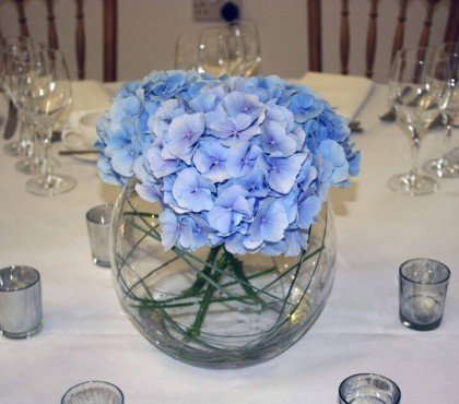 comment faire une composition florale avec des hortensias bleue idées mariage