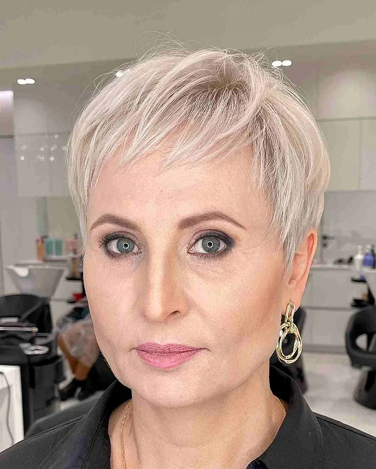 coupe de cheveux 2023 femme 50 ans visage rond