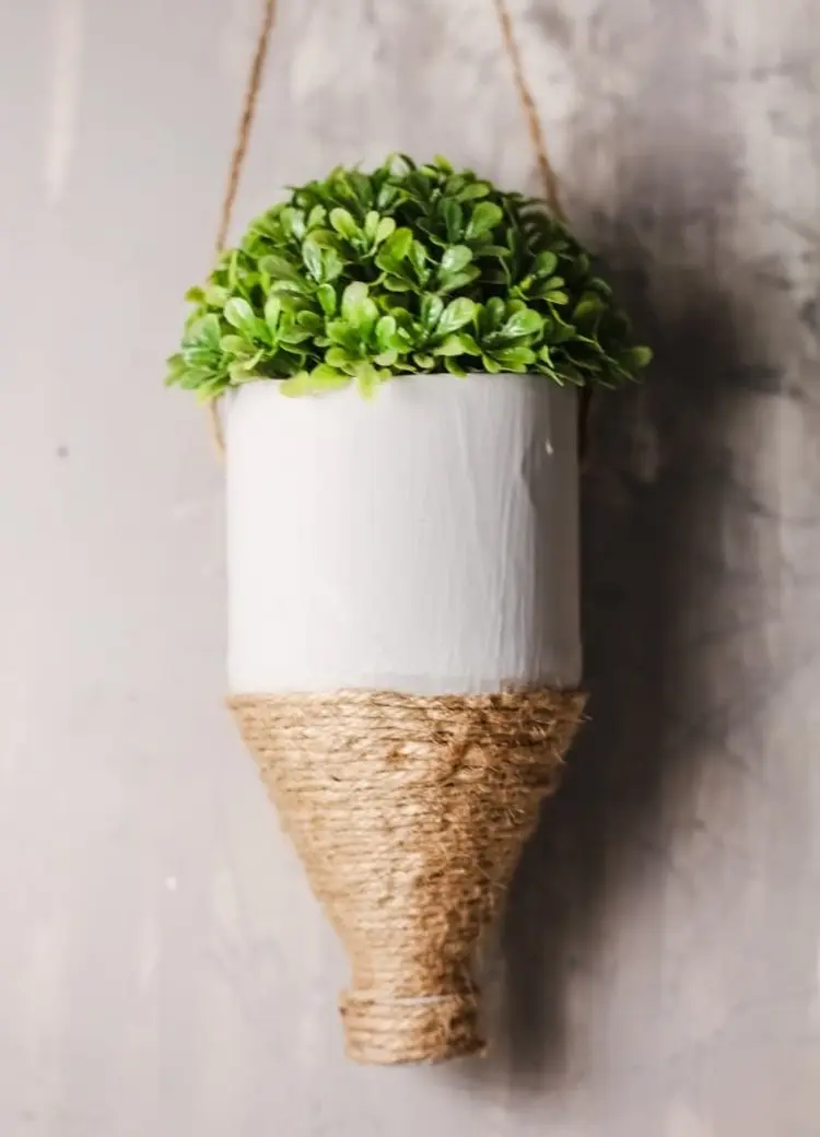 faire des pots de fleurs avec des bouteilles en plastique projet diy