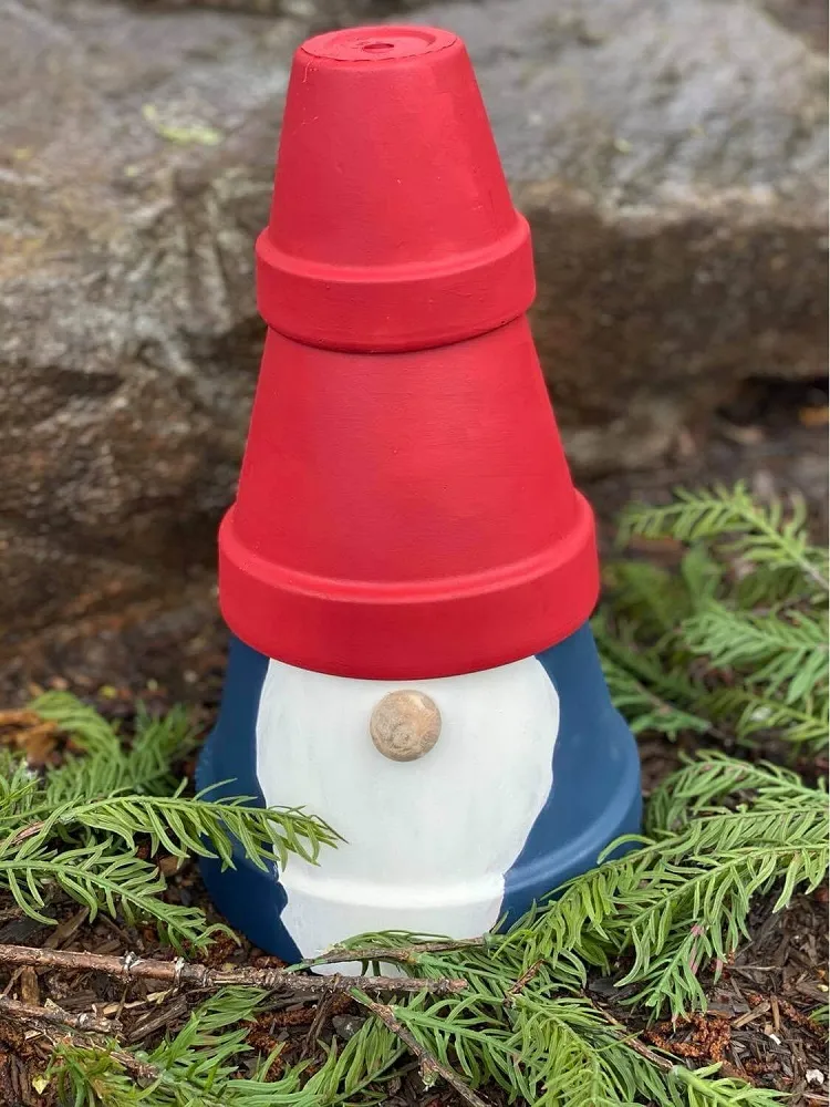 gnome de jardin à faire soi même avec des pots en plastique