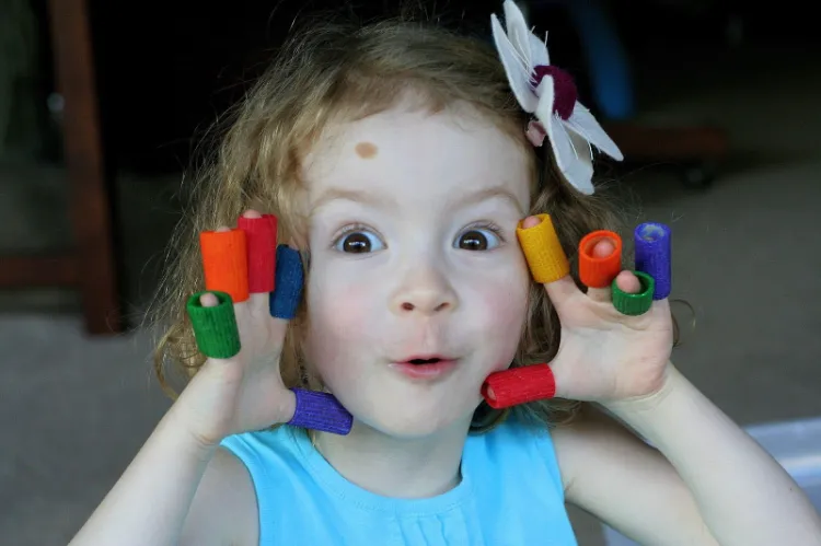 idées de jouets montessori à faire soi meme matériaux naturels 1 an 18 mois 3 ans 4 ans 5 ans