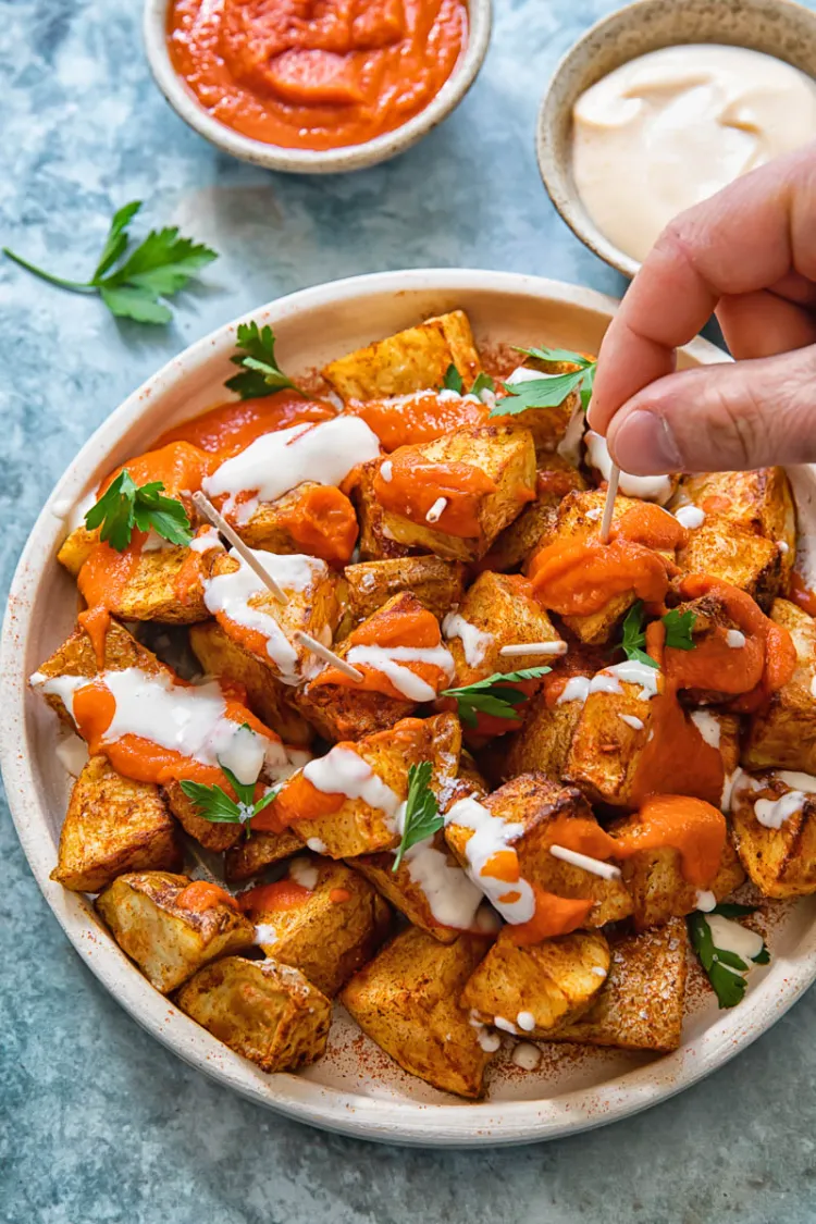 patatas bravas recette tapas espagnole simple facile végétarienne sans viande pour un apéritif rapide