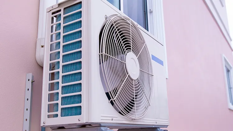 pourquoi il fait chaud dans la maison climatiseur mauvaise odeur bruit inhabituel clignotement étrange air tiède