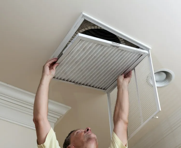 pourquoi il fait chaud dans la maison nettoyer ouvrir bouches aération conduits air obstrués
