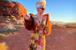 quel modèle de robe longue pour femme 60 ans tenue de vacances