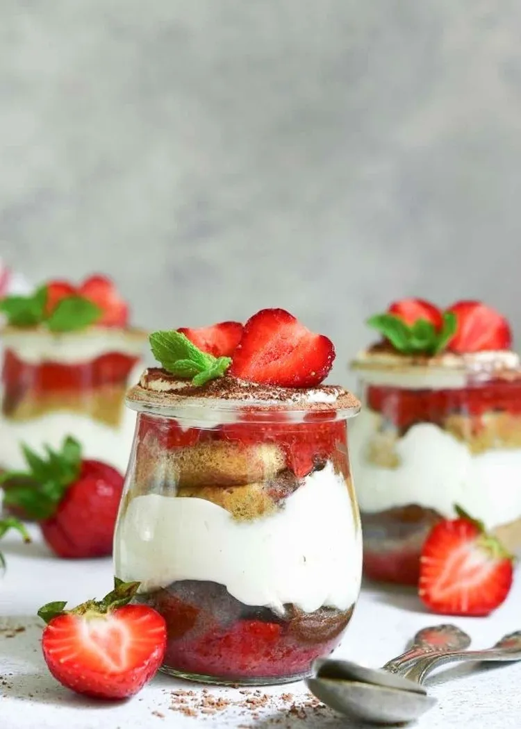 recette de verrine de fraise et mascarpone idée dessert été tiramisu aux fruits en verrines