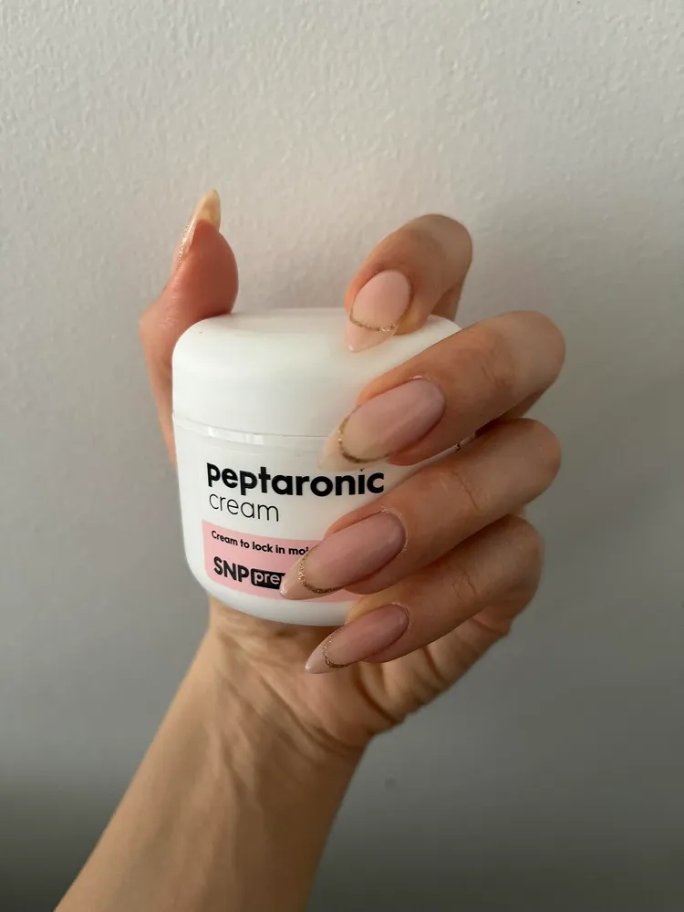 tendance naked nails manucure nude déco ongles septembre 2023 rentrée