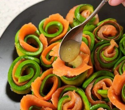 apéro à base de courgette roulés apéritifs de courgettes au saumon fumé pour toute la famille