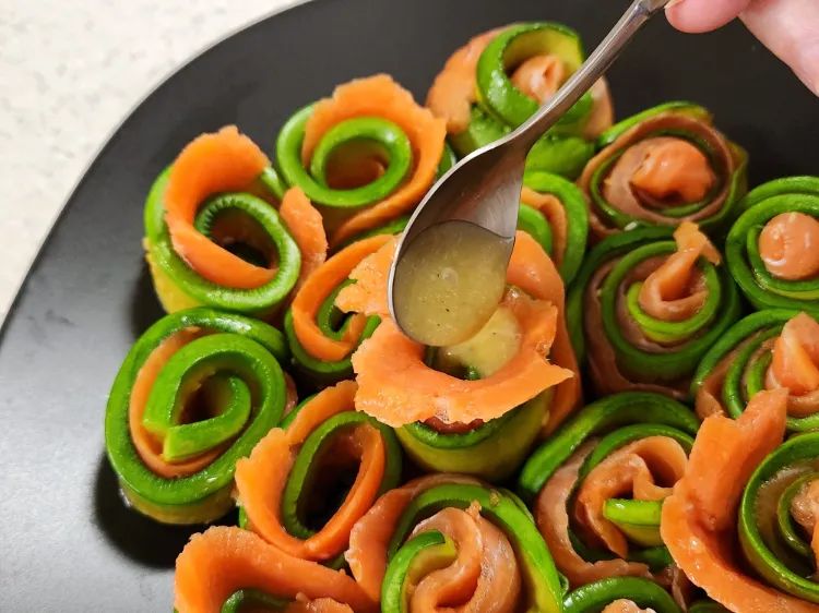 apéro à base de courgette roulés apéritifs de courgettes au saumon fumé pour toute la famille