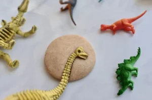 brico dinosaure facile top parfaites idees facile enfant rouleau papier assiette carton vert rouge