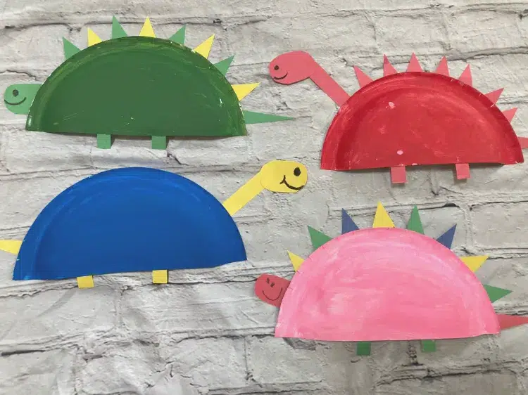 brico dinosaure facile top parfaites idees facile enfant rouleau papier assiette carton vert rouge rose famille etapes