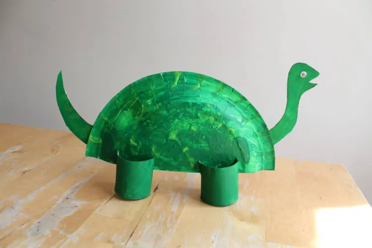 bricolage dinosaure facile top parfaites idees facile enfant rouleau papier assiette carton vert rouge