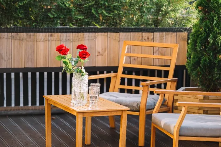 comment hiverner un salon de jardin conseils protection bois pvc resine meubles table chaises astuces