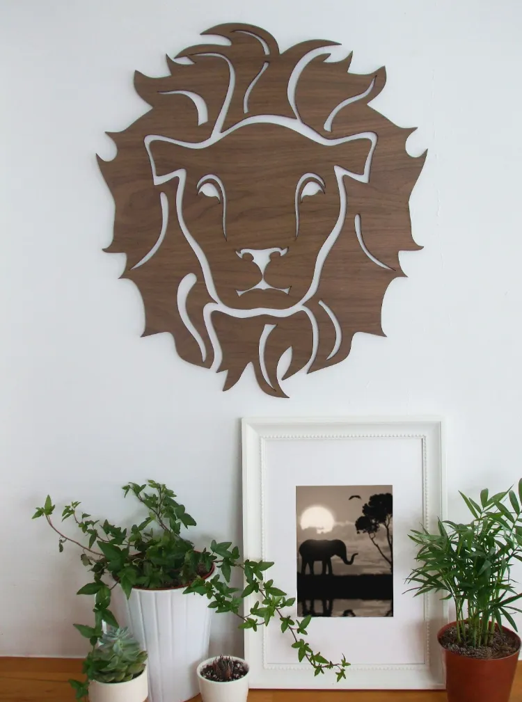 déco murale en bois lion sculpté flotté salon chambre famille