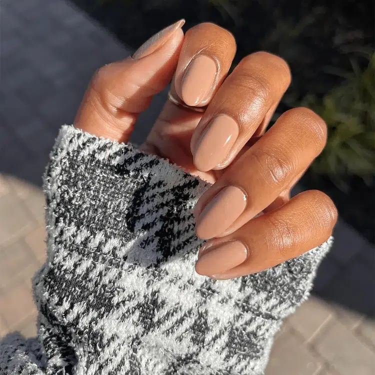 ongles nude latte
