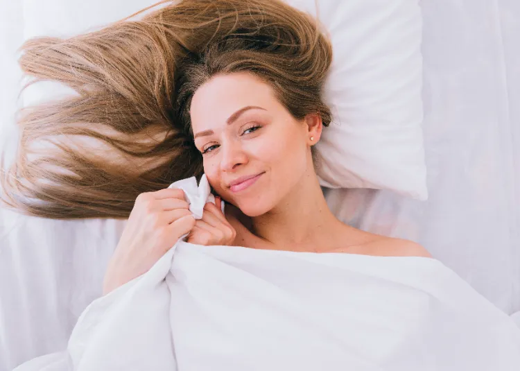 utiliser une taie d'oreiller en soie quelle coiffure pour dormir sans abimer boucles tresse chignon haut longs