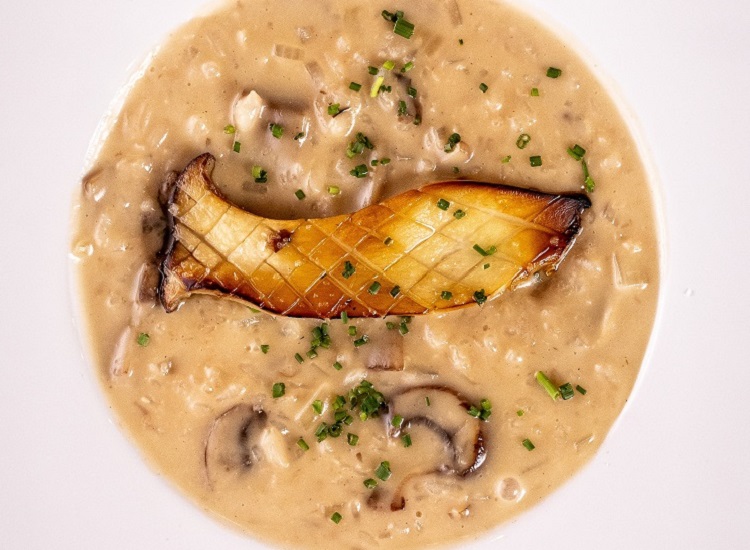 velouté de champignons et châtaignes avec du foie gras poêlé recette d'automne