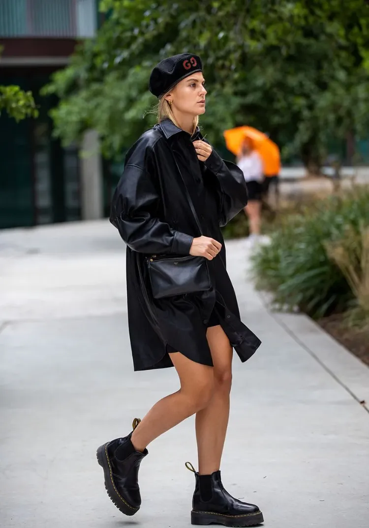 bottines militaires femme tendance semelles épaises crantées cuir noir chelsea boots look automne 2023