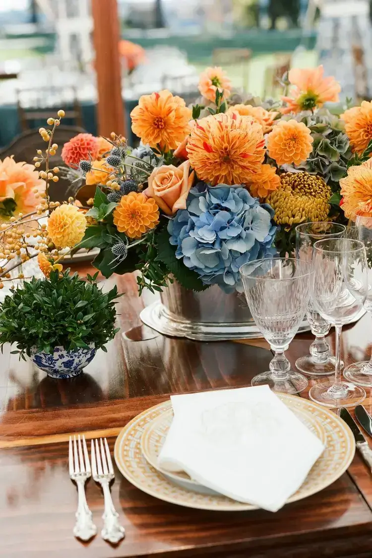 centre de table automne à faire soi même bouquet dahlias roses hortensias décoration