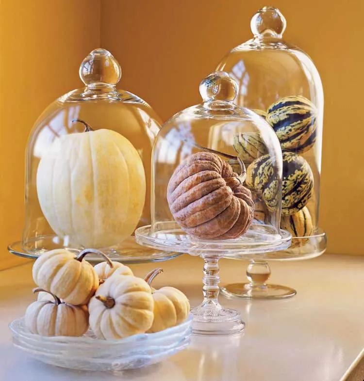 centre de table automne décoration à faire soi même citrouilles cloches en verre
