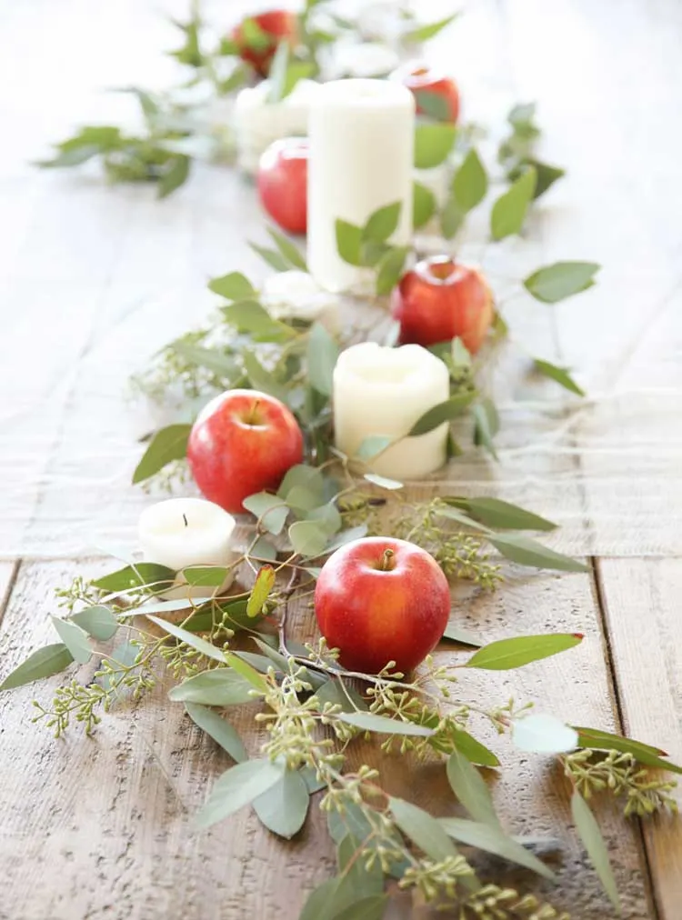 centre de table automne simple à faire soi même chemin rustique pommes verdure