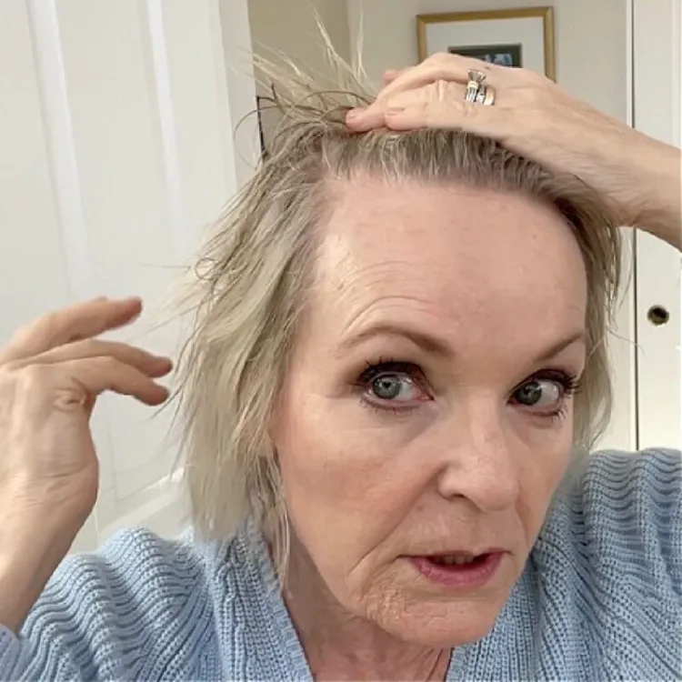 comment épaissir ses cheveux après 50 ans 60 ans ménopause que faire