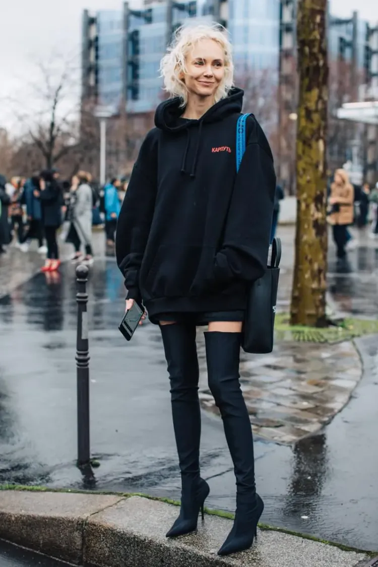 comment poter un hoodie noir femme comme une robe longue avec cuissardes