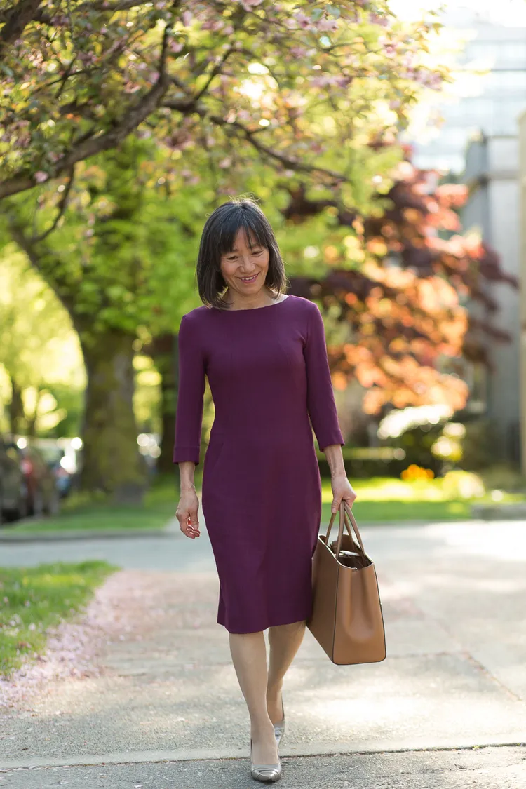 comment s'habiller pour aller au travail en automne tendance robe monochrome femme 50 ans