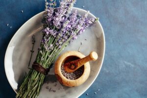 comment utiliser les feuilles fraîches de la lavande infusion feuilles vinaigre soin capillaire beauté